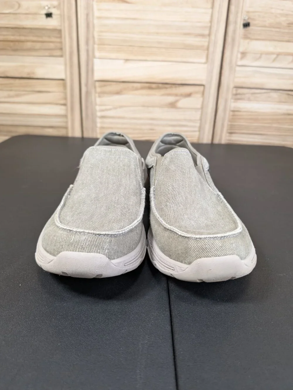 Skechers Men's Slip-On Casual Sneakers in Light Gray Canvas Size 11